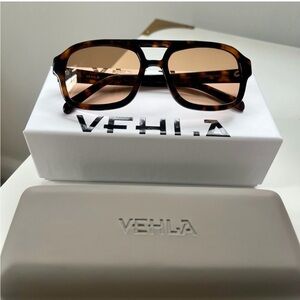 Vehla Dixie Sunglasses NWT